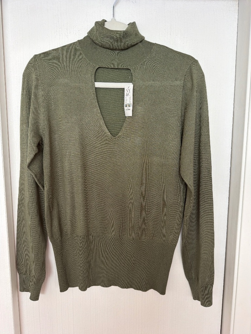 New York & Company Olive Green Cutout Turtleneck Sweater – Size M